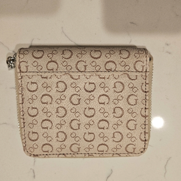 Guess small wallet - Picture 2 of 8